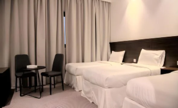 Triple room at Cent Azizia Hotel | Al-Bayt